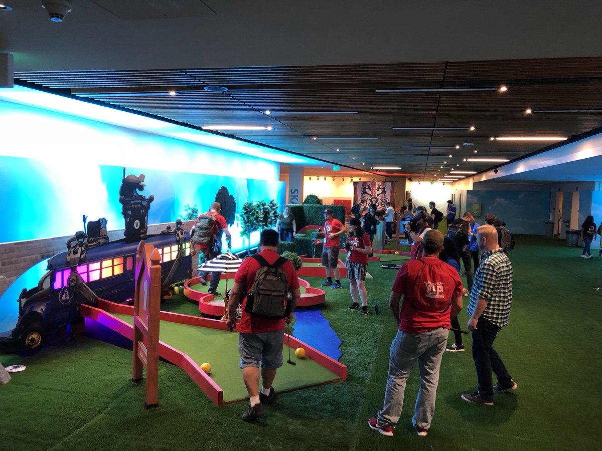 CaptYoss156's tweet photo. #RedShirtRaid on the Fortnite Golf Course! @StackUpDotOrg #Fortnite #PAXWest2018 https://t.co/6fqB1S7EXK