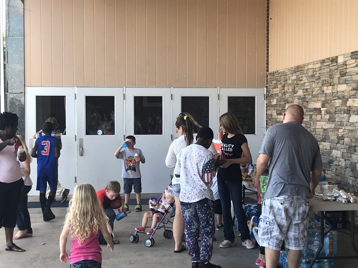 RESBulldogs's tweet photo. What a great time at our first Block Party of the year on Friday night!!! Thank you to everyone that participated in this great event!! #WCSready #adventuresinlearning2018 #Everydaymakeadifferencetoone #Blockpartyfun https://t.co/keLnmgJRae