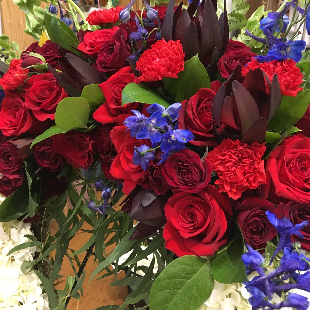 Enchanted Florist tweet media