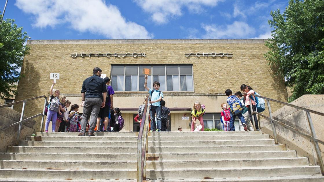 WinonaDailyNews's tweet photo. Starting somewhere new: After two Winona elementaries close for good, the school year begins https://t.co/6A8d6d3zQI https://t.co/zEejndJg3k