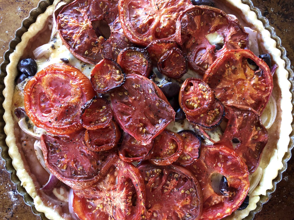 marcyella76's tweet photo. Extra tomatoes hanging around? Make a tart. Using @Townesharvest tomatoes and onions. #stonesoupblog Recipe here: https://t.co/42elUJ78t2 https://t.co/K3Kwu4T1l4