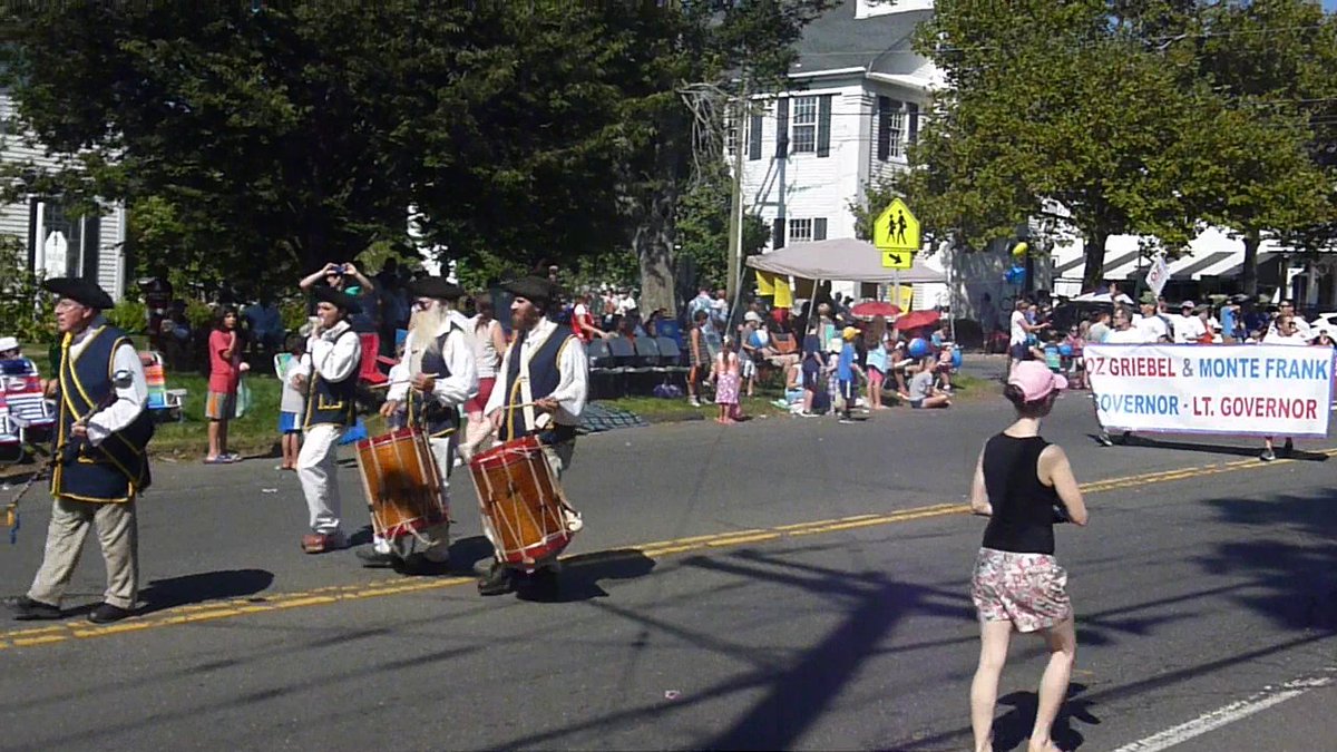 QOTDCT's tweet image. #RecentEvents #NewtownLaborDayParade #NLDP #Politicians #LaborDay:

[1] @JahanaHayesCT
[2] @OzForGovCT with @MonteFrankCT
[3] Mitch Bolinsky
[4] @BobForGovernor