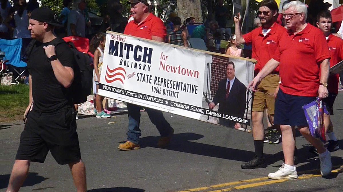 QOTDCT's tweet image. #RecentEvents #NewtownLaborDayParade #NLDP #Politicians #LaborDay:

[1] @JahanaHayesCT
[2] @OzForGovCT with @MonteFrankCT
[3] Mitch Bolinsky
[4] @BobForGovernor