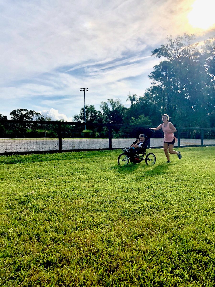 RacersforPacers's tweet image. Racer Miller (⁦@lindsayddavid⁩) &amp;amp; Pacer Jenny having a GREAT #laborday5K on #danielisland ⁦@Timinginc⁩