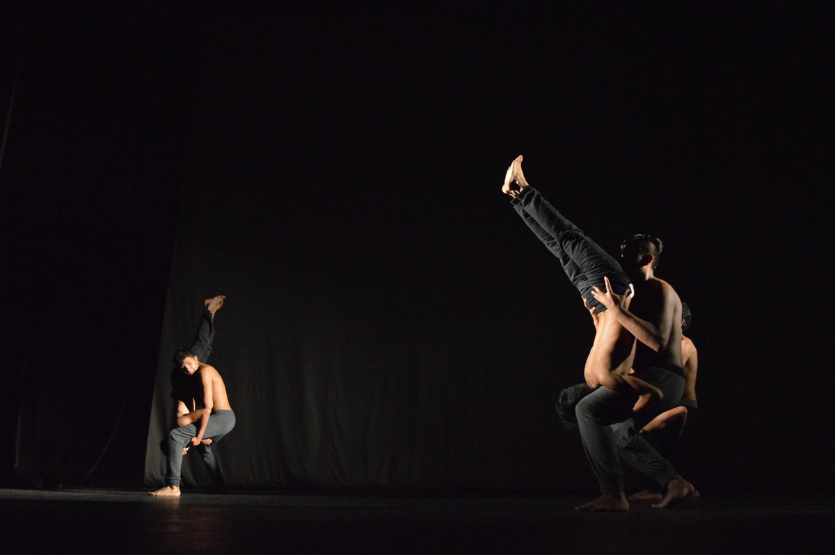 "Tzikin, pájaro en libertad", Josué Castro <a href="/JosuCass/">Josué Castro</a>
Interpretan: Campeones en Masculinidades
Compositora e intérprete musical: Libertad Sáenz de Tejada
Josué facilitó taller de corporalidad masculina, en exploración del cuerpo individual y social.
Fotos: bit.ly/2Nk34bb