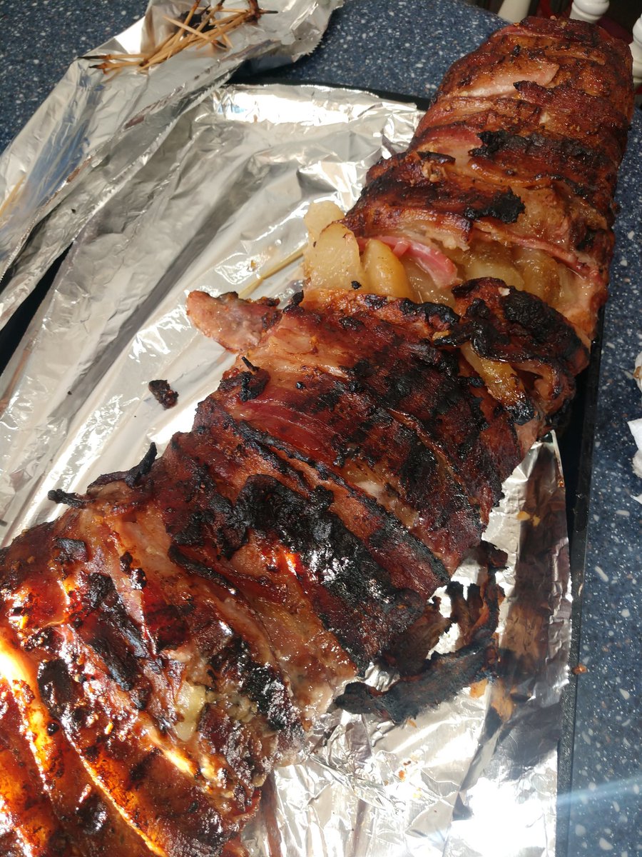 goalie27sdad's tweet photo. #LaborDay2018
#FamilyDinner
#baconwrapped
#applepiestuffed
#porkloin
@WeberGrills
#RanchKettle
#indirectheat https://t.co/ohNZeTYPUf