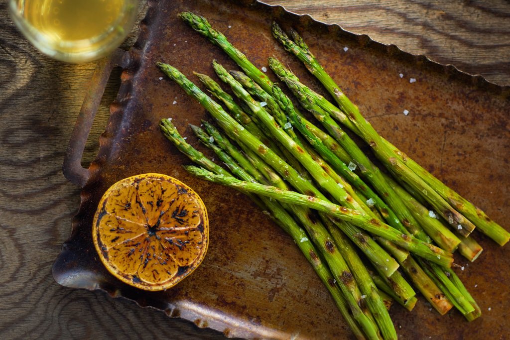 studiosaltCA's tweet photo. Still grilling in So Cal. Grilled asparagus and lemon. Studio lighting for #foodphotography #foodmarketing https://t.co/eK8AnBWtYj