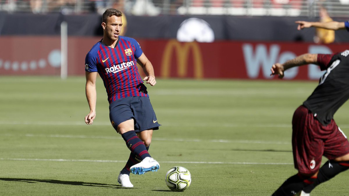 fcbarcelona_br's tweet photo. 🔝👏 #Messi sobre @arthurhromelo : “Ele me surpreendeu. Seu estilo parece com o de Xavi"
 👍 Confira a entrevista completa 👉 https://t.co/MnNWQ3nocc 
🔵🔴 #ForçaBarça https://t.co/IyMYFjvPHE