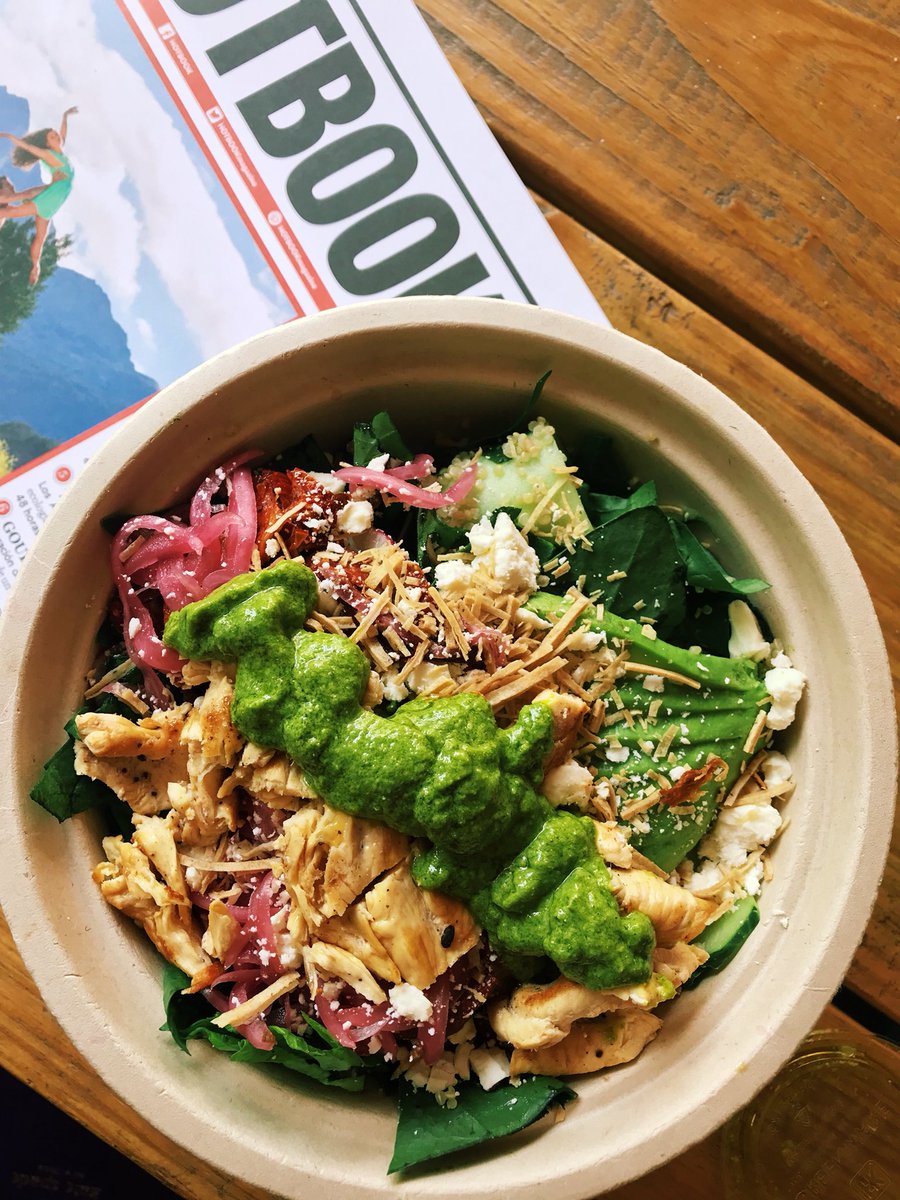 SoyLaComensal's tweet photo. Iniciar la semana con un básico siempre es buena idea.💚 @se_basico es un restaurante con un concepto de comida saludable sencilla, artesanal y deliciosa. Pedí este Bowl mexicano y debo confesar que lo que más me sorprendió fue su aderezo de cilantro, ¡delicioso! 😋 https://t.co/vmo5T9cIbv