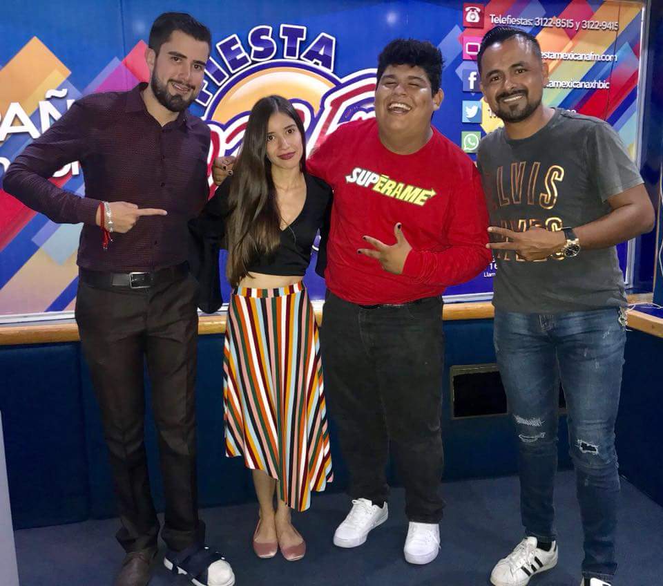FiestaMex923's tweet photo. Hoy en el programa de #ElNegrito tuvimos en entrevista con #DoñaCleofas y @pedropablogdl a #LandoIbarra y #KarenGarcía que tendrán su epacio en nuestra estación hermana @RadioMujer927FM; #Relaja2Show de lunes a viernes de 6 a 7pm partir del 10 de septiembre ¡no te los pierdas! https://t.co/CjNOUrTCTC