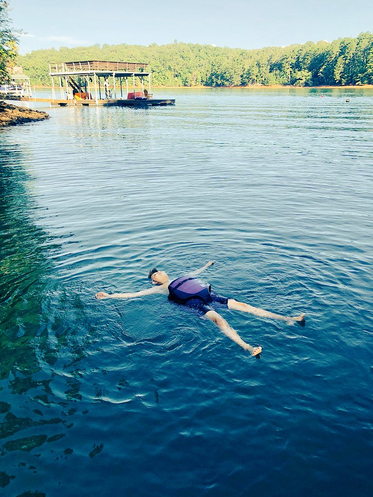 MattinglyAC's tweet photo. Labor Day Weekend BumFloater #bumfloat #LakeBlueRidge @BumFloat https://t.co/E9kjwMVmtt