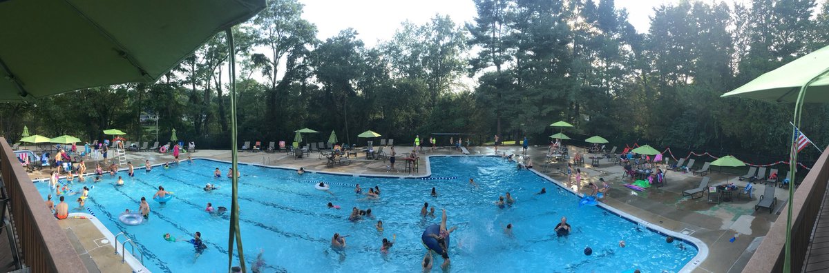 AnnieDesmarais7's tweet photo. A great end to the summer at @LakevalePool thanks for the picture Michael! @CrystalAquatics https://t.co/U0FjTNBBQh