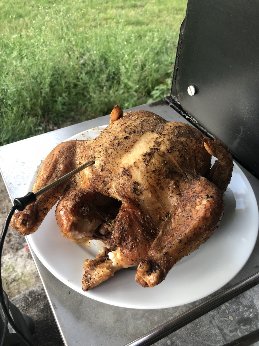 lokiproducts's tweet photo. A whole chicken has never tasted better. You should try it! #chicken #wifimeatthermometer #grilledchicken #labordayfood #familydinner #meatthermometer #grilledmeat #deliciousdinner https://t.co/Csm0uirenG