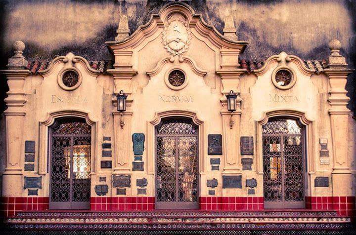 La43Manda's tweet photo. Felices 101 años a la más linda! Feliz cumpleaños gloriosa Escuela Normal💛💛 https://t.co/rgRAAm7eVx
