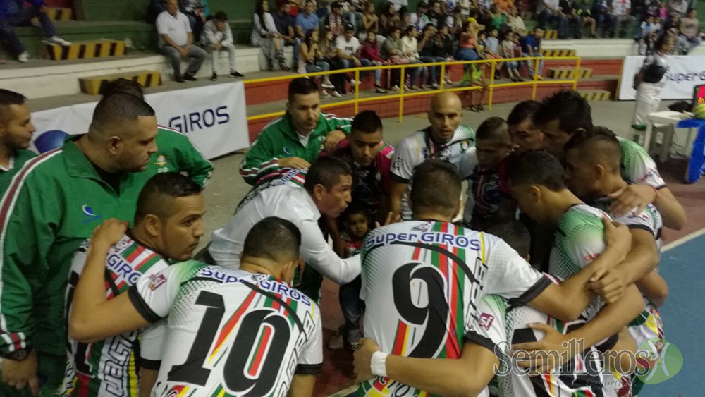 RockAndFutbol's tweet photo. #LaGranJugada "Liderazgo de un entrenador" por el Dr. Jose Cedeño #FutsalAMF https://t.co/sz4ImZnDj5 https://t.co/1WiqS0qDsX