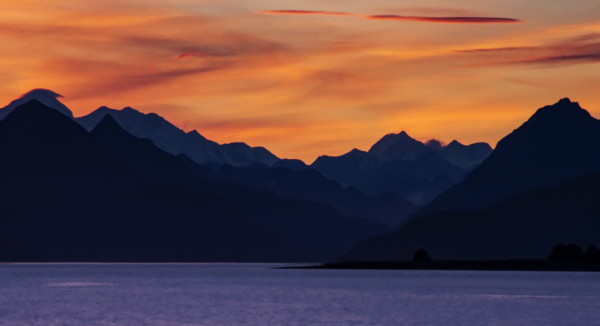 GlacierBayNPS's tweet photo. Happy Labor Day to you and your family. 

Glacier Bay is celebrating in its ow special way: https://t.co/JgLDDLnAof