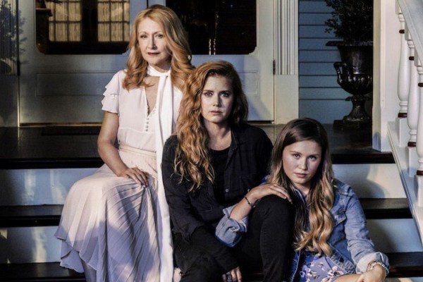 peellucas's tweet image. Vamos parar um segundo e exaltar essas rainhas da atuação... Bixooo melhor série. Mas é o de se esperar né, HBO beberes... #SharperObjects #SharpObjects @HBO @HBO_Brasil