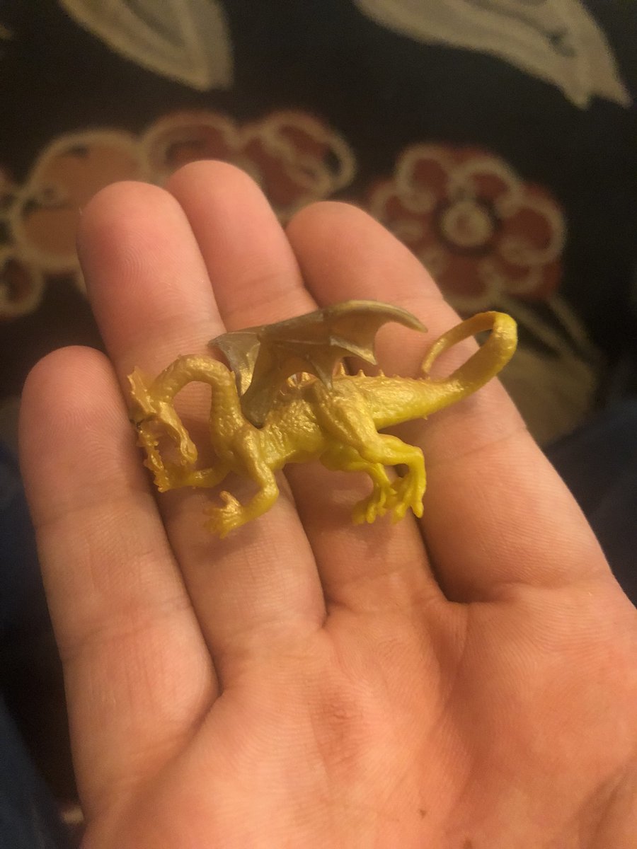 PlayerTwoIC's tweet image. Got myself a golden dargon! I wonder how bad he is ;)