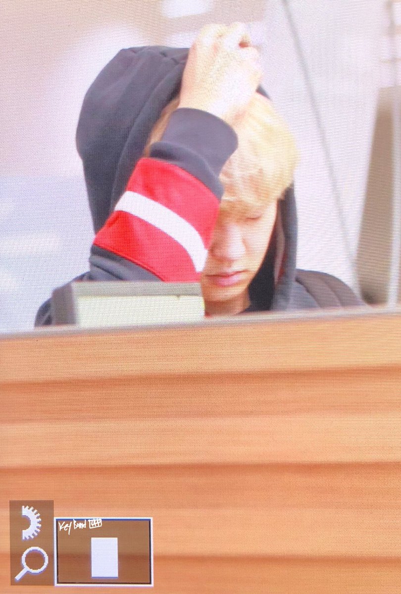 KBoard1127's tweet photo. #chanyeol #찬열 180904  ICN✈️✈️✈️   Cute！！！！！😭😭😭😭��� https://t.co/z7J5tRRqkU