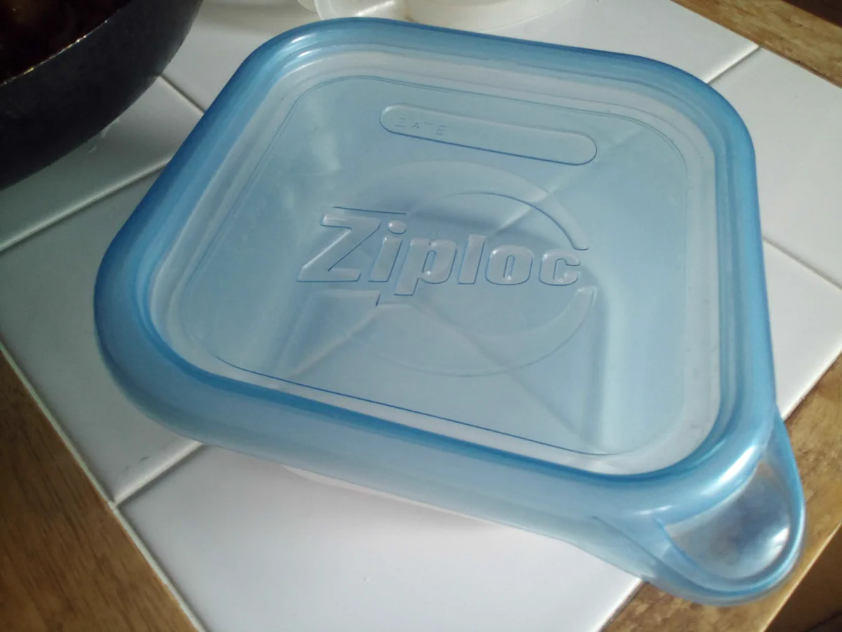 目からウロコ！容器の気になるニオイが簡単に消える方法がコレww