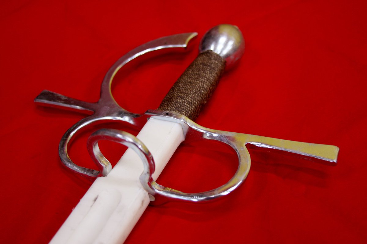 キャッスル ティンタジェル 鎧 甲冑 西洋剣術 アーマードバトル ショップからのお知らせ Blackfencerの西洋剣が入荷しました ブランドマークのようなナックルガードが格好良い片手剣です このサイドソードにも本物と同様 刀身に溝が彫られ