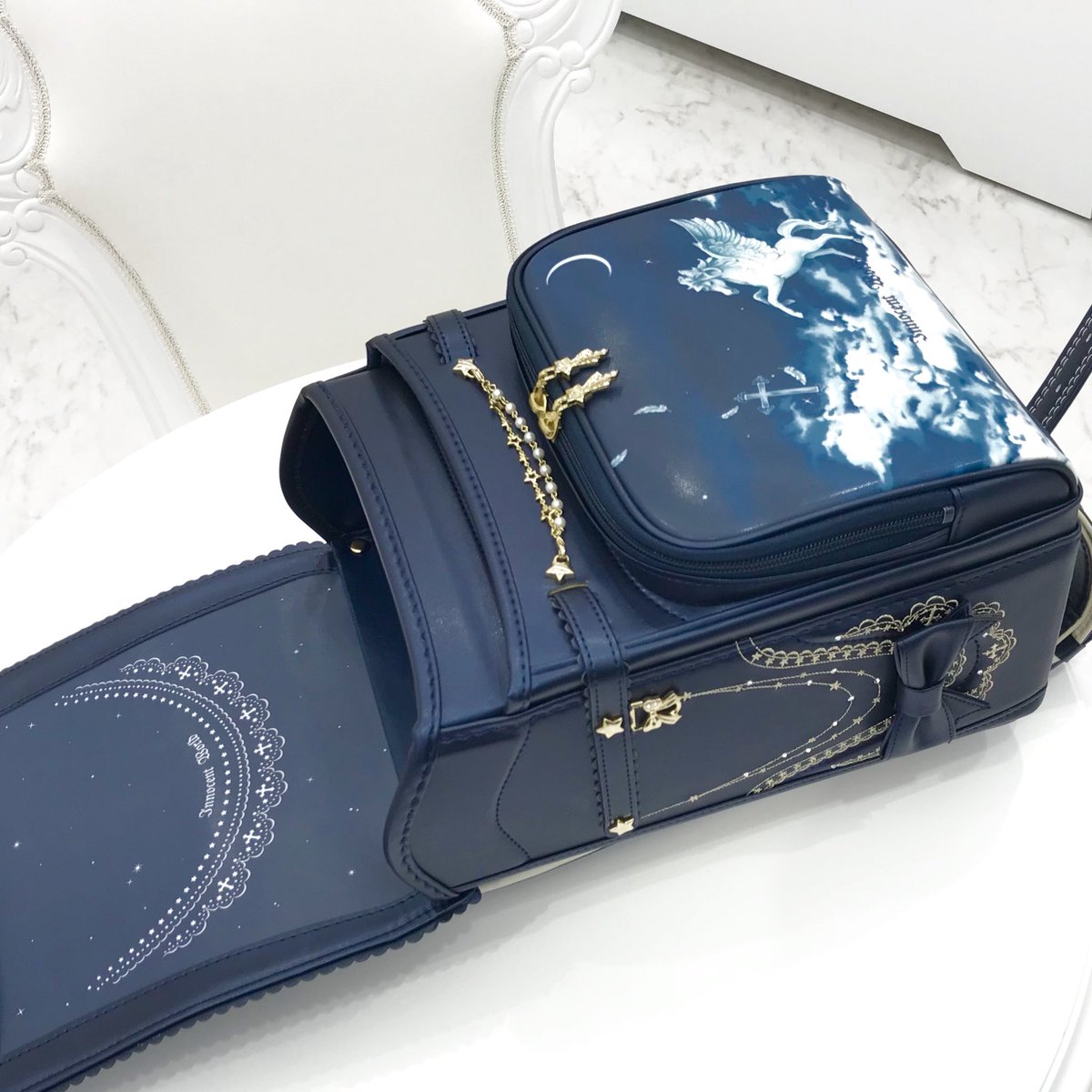 L Atelier Du Cartable ランドセル専門店 בטוויטר イノセントワールド クレシェントムーン 外も中も最高に かわいいランドセルです ラトリエデュカルターブル イノセントワールド ブランド ネイビー 紺 青 かわいい オシャレ 個性的 刺繍 人気 時期