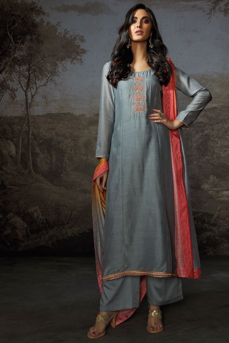 GANGAFASHIONS's tweet photo. 👗 #Ganga #Fashions #Designer #Premium #Suits 👗
Embroidered Moubani suits are available at -https://t.co/n8wM9uVdQe
#Moubani #Bemberg #Silk #Embroidered #Sarvoksi #Ganga #Fashions #GangaFashions #Suits #Collection #outfitoftheday #like4like #followme
Please Follow us 😊😃 https://t.co/B32AexzUYh