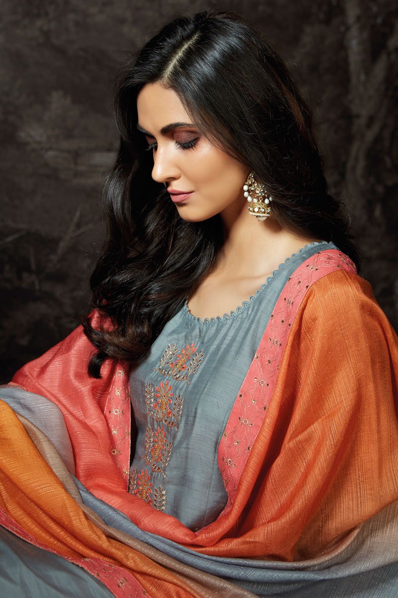 GANGAFASHIONS's tweet photo. 👗 #Ganga #Fashions #Designer #Premium #Suits 👗
Embroidered Moubani suits are available at -https://t.co/n8wM9uVdQe
#Moubani #Bemberg #Silk #Embroidered #Sarvoksi #Ganga #Fashions #GangaFashions #Suits #Collection #outfitoftheday #like4like #followme
Please Follow us 😊😃 https://t.co/B32AexzUYh