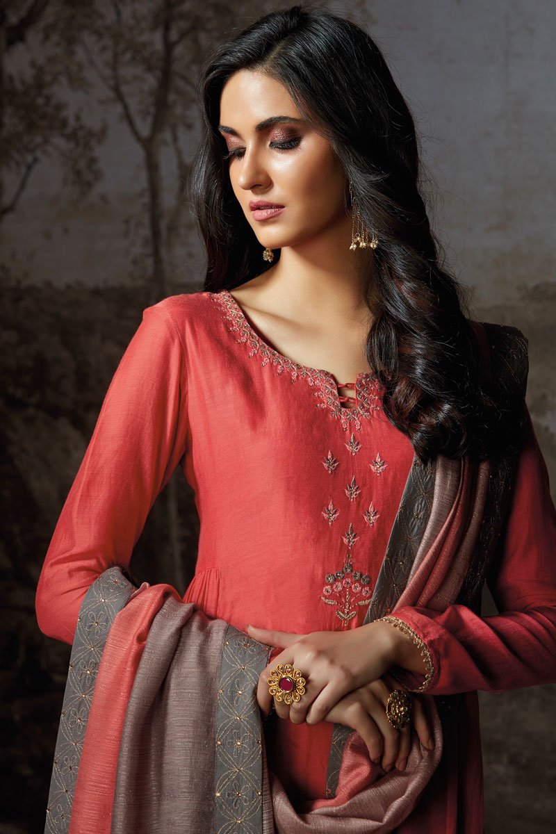 GANGAFASHIONS's tweet photo. 👗 #Ganga #Fashions #Designer #Premium #Suits 👗
Embroidered Moubani suits are available at -https://t.co/n8wM9uVdQe
#Moubani #Bemberg #Silk #Embroidered #Sarvoksi #Ganga #Fashions #GangaFashions #Suits #Collection #outfitoftheday #like4like #followme
Please Follow us 😊😃 https://t.co/AIfoViSmtg