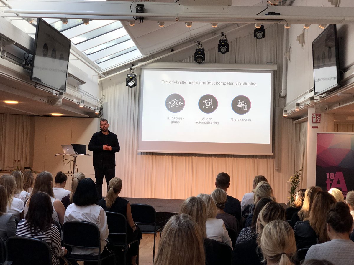 rikumalkki's tweet photo. Three drivers within comptence driven talent market; skills gap, AI and automation, gig-economy. @orydman from @LinkedIn sheds light to recruiting through #LinkedIn at #TAF18 https://t.co/10xoQ8Y10M