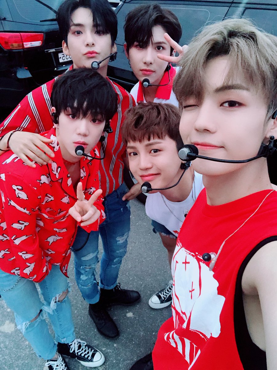 yo_stardust's tweet photo. I hope A.C.E knows that even though we keep on saying that we miss them &amp; we want to see them, we do want them to have time to prepare their best for their comeback and we are cheering them on ♡

•••

Anyway, here's a cheesy poetry lol 😆
Goodnight! 💫💕🌜

#VersesForACE https://t.co/4uDB6jT5VV