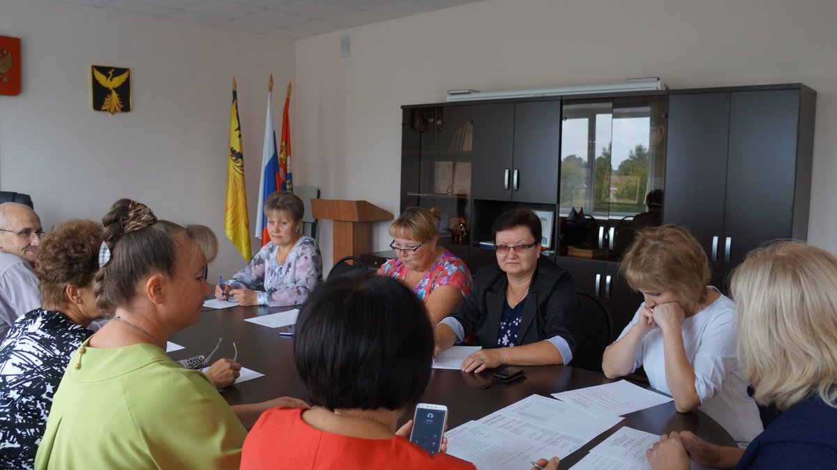 04.09. на расширенном заседании Местного политического совета Палехского районного местного отделения Партии с секретарями Первичных отделений рассмотрен вопрос об организации работы в ЕДГ 9 сентября, также рассмотрено 4 вопроса.