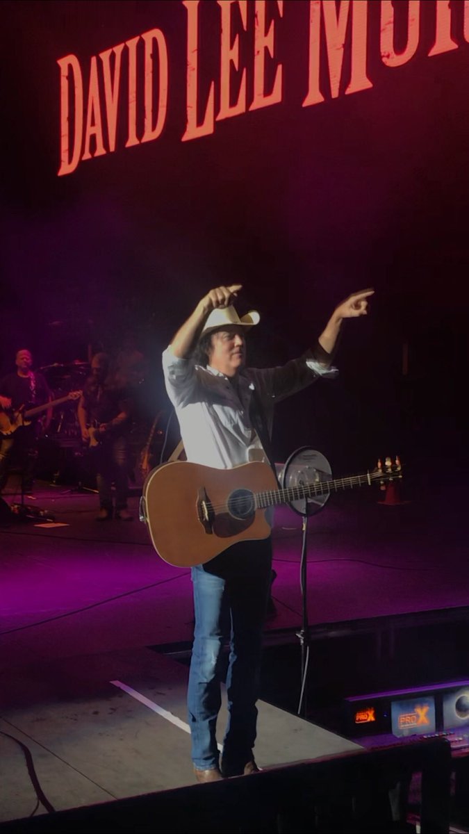 lutes0987's tweet photo. Thanks @tobykeith @lukecombs @tylerfarr @davidleemurphy  for a awsome last night of #RWB2018  !!! https://t.co/HiMnGeSzx9