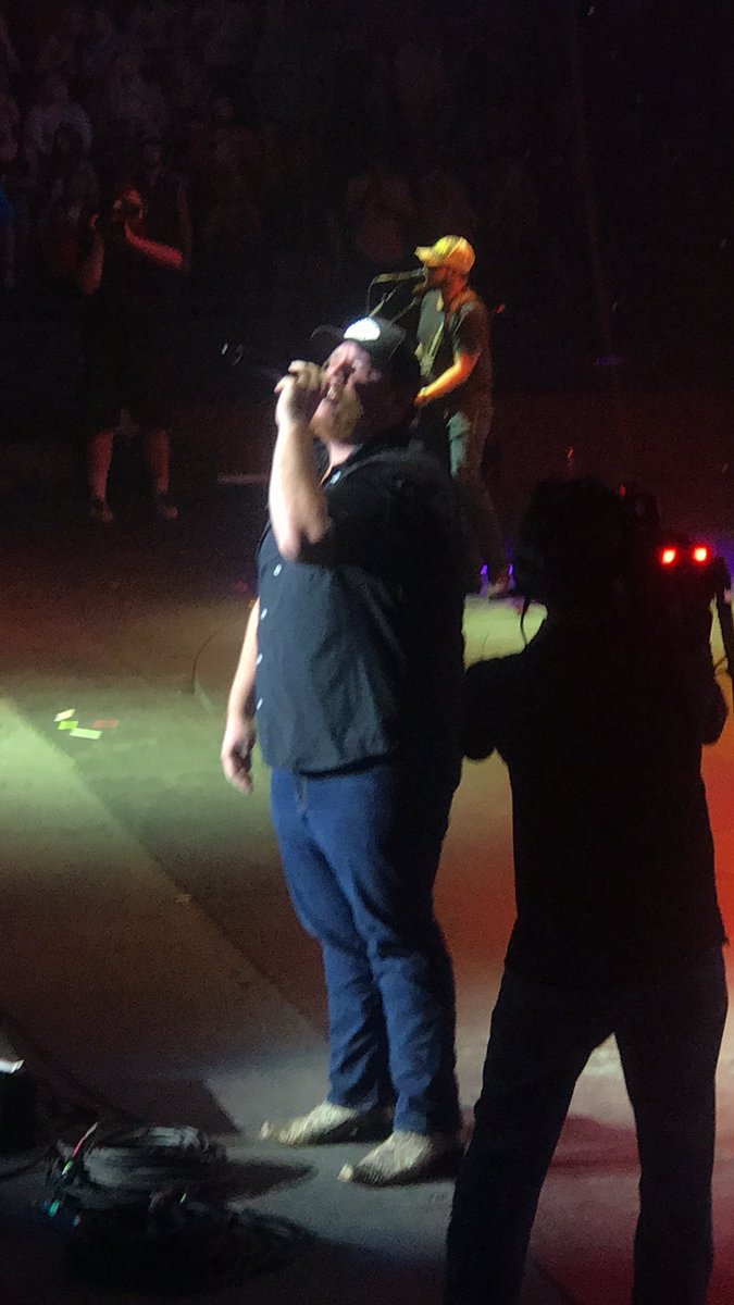 lutes0987's tweet photo. Thanks @tobykeith @lukecombs @tylerfarr @davidleemurphy  for a awsome last night of #RWB2018  !!! https://t.co/HiMnGeSzx9