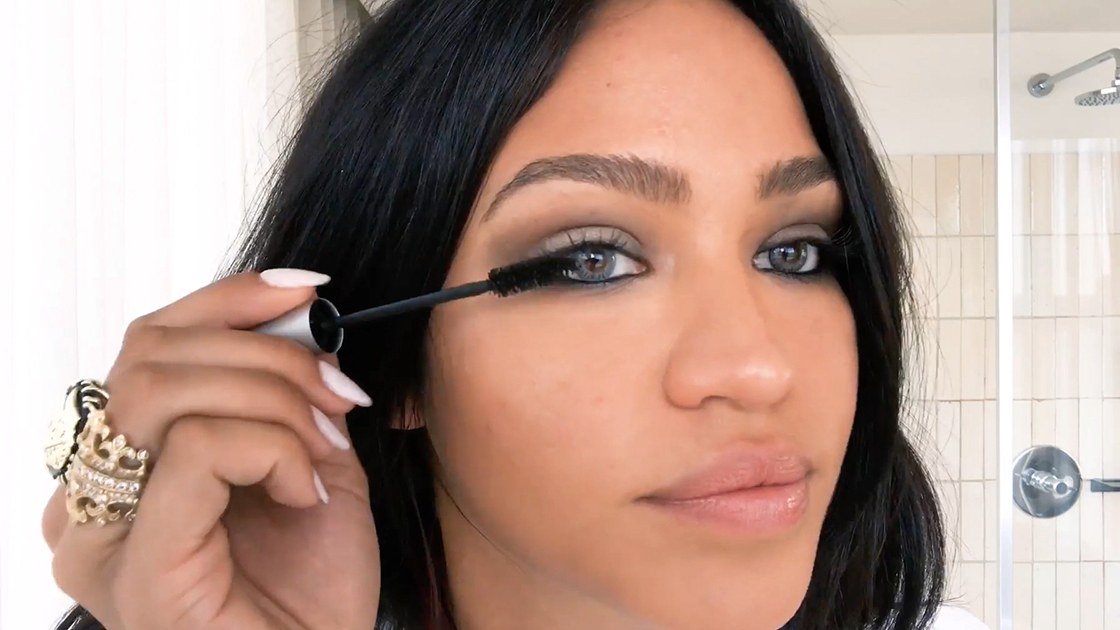 VogueRunway's tweet photo. The best new mascaras you need in your life this fall.

https://t.co/2Aaf5iNq9h https://t.co/aRma0EzITM