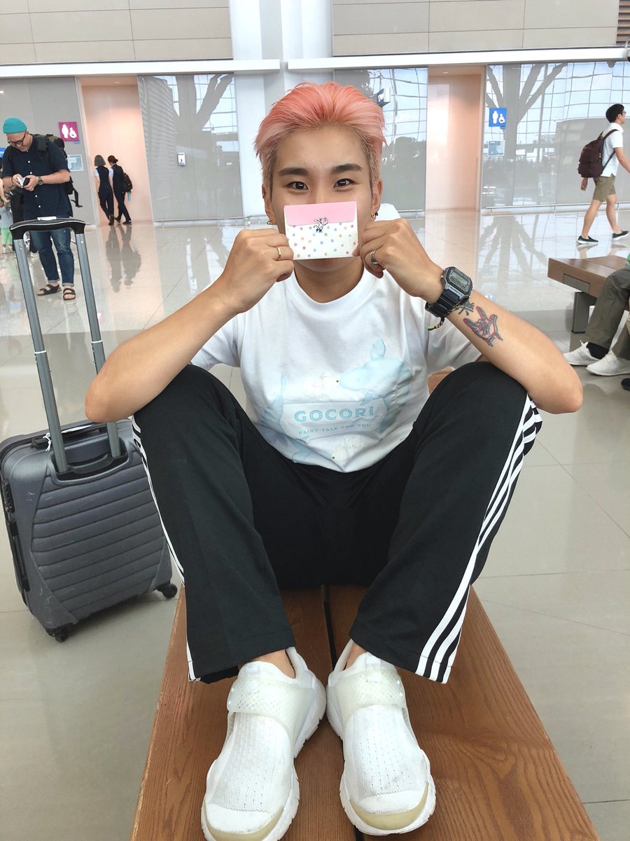 park_doyoung's tweet image. We met at the airport✈️💌

#Gocori
#고코리