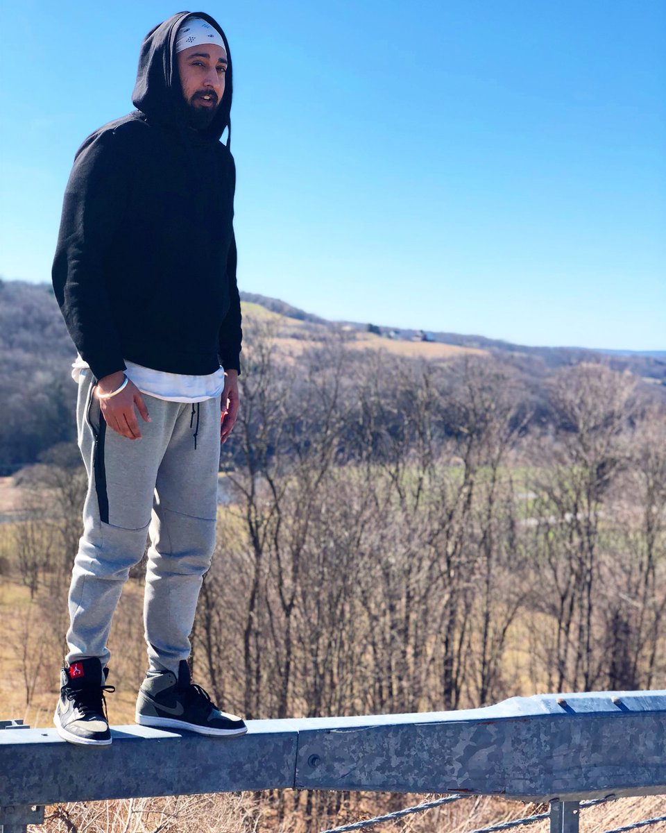 sumit87's tweet photo. Here's a pic of me standing proud af in my #nike jordan 1’s #supportkap https://t.co/WaV23vVzWv