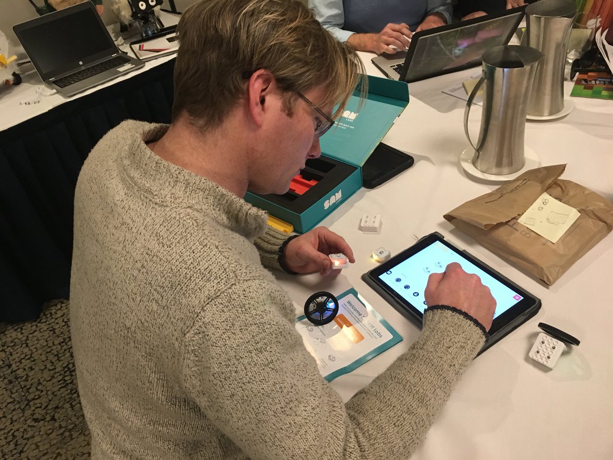 Marissa_Saville's tweet photo. Tinkering with SamLabs #innovativetechlearn https://t.co/6iEmx0uQJF