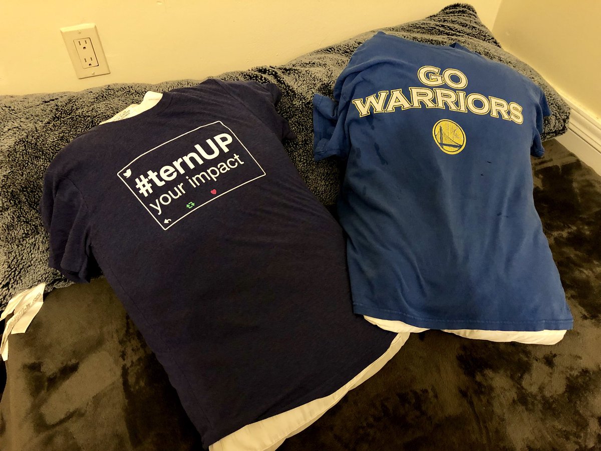 preshswizzle's tweet photo. Just moved in a week ago &amp; still haven’t gotten pillow cases yet, so thought this was a good alternative. Missin’ @terns! 
#ternUP #GoWarriors https://t.co/pYwwhBP5yT