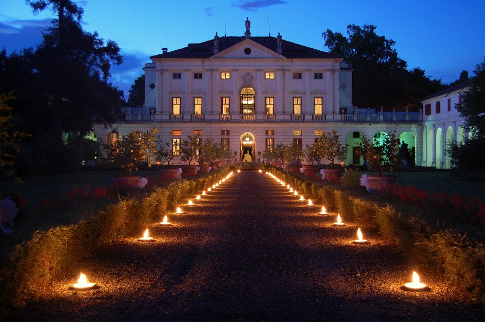 Sogni di #sposarti in una #villa veneta? Scopri gli sconti fino al 40% sulle ultime 20 date disponibili >> bit.ly/2oD2kzT