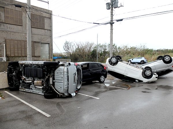 軟骨 この台風 大阪に来て初めて台風らしい台風かも 台風来ても 毎回何これそよ風やんおもてたけど 沖縄 車横転 するし 出来たての台風遅いから2日は停滞するし 電信柱倒れるし停電もあるあるやし 今回のは中々や やっっと台風感味わえた お 軟骨 この台風 大阪に来て初めて台風らしい台風かも 台風来ても 毎回何これそよ風やんおもてたけど 沖縄 車横転 するし 出来たての台風遅いから2日は停滞するし 電信柱倒れるし停電もあるあるやし 今回のは中々や やっっと台風感味わえた お
