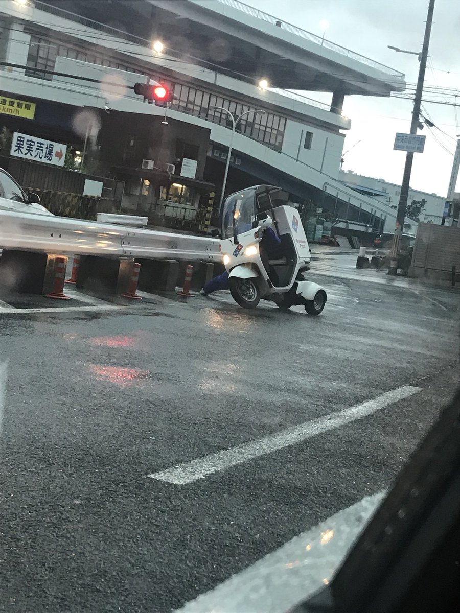 台風なのに宅配ピザを頼む人はなんなのか 配達に行かせる店はなんなのか Togetter