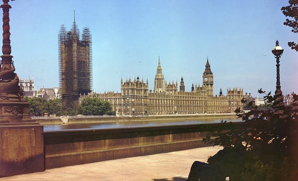 StuartHumphryes's tweet photo. Even in War everyday life goes on. Parliament undergoing repair works in 1941 (spot the four barrage balloons!) https://t.co/8ybOyuev3Y