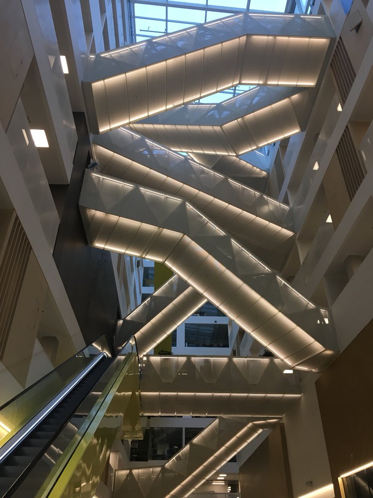 michaelroele's tweet image. De SvJ in Utrecht is inderdaad op Zweinstein gaan lijken! #afstuderen