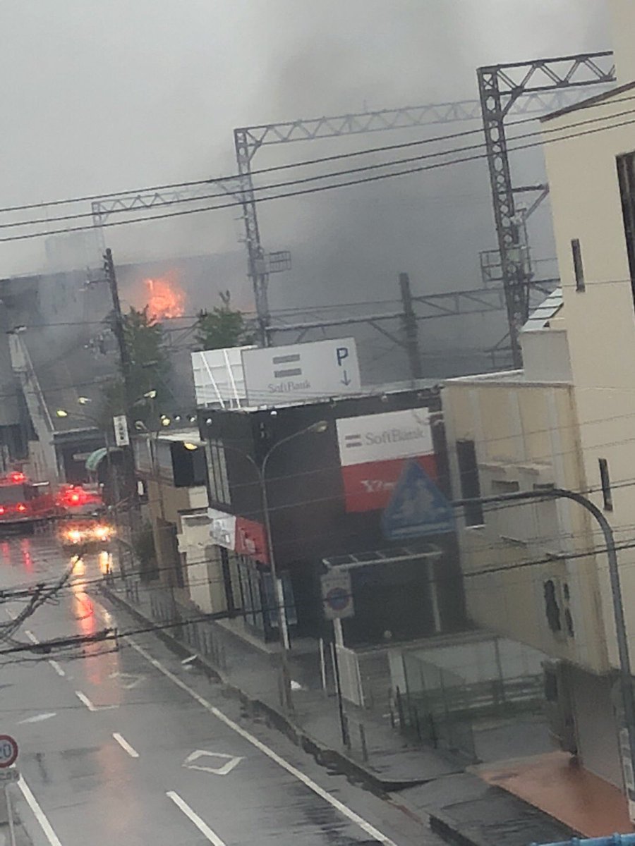 eat_sleep_kk's tweet photo. あ…。
尾崎駅が……。（涙）

もう無理や���。  

#台風21号 https://t.co/byidOnCTjw
