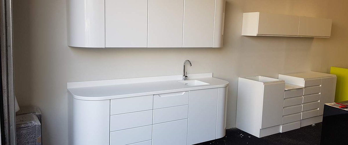 White Corian Worktop and Shelves tinyurl.com/y8mna2rf