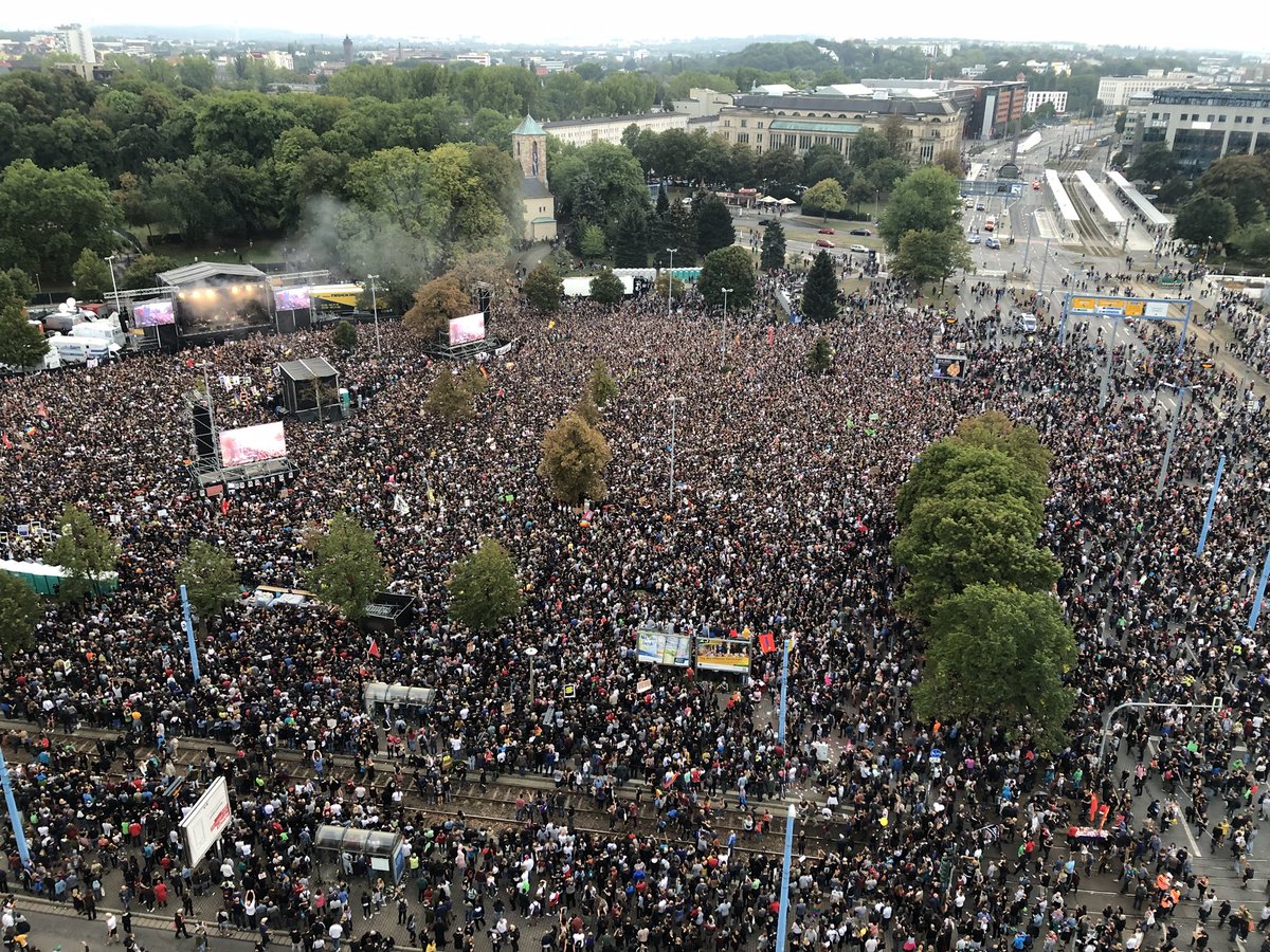 ShaiHoffmann's tweet image. Jaaaa! 65.000 Menschen sagen: #wirsindmehr. Gänsehaut in #Chemnitz 🙌🏼 #Chemnitz0309