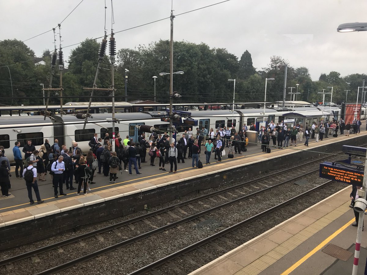 CoyneIan's tweet photo. @TLRailUK it’s now getting dangerously overcrowded at Harpenden. Some form of update would be polite. https://t.co/CKZqd8vVev