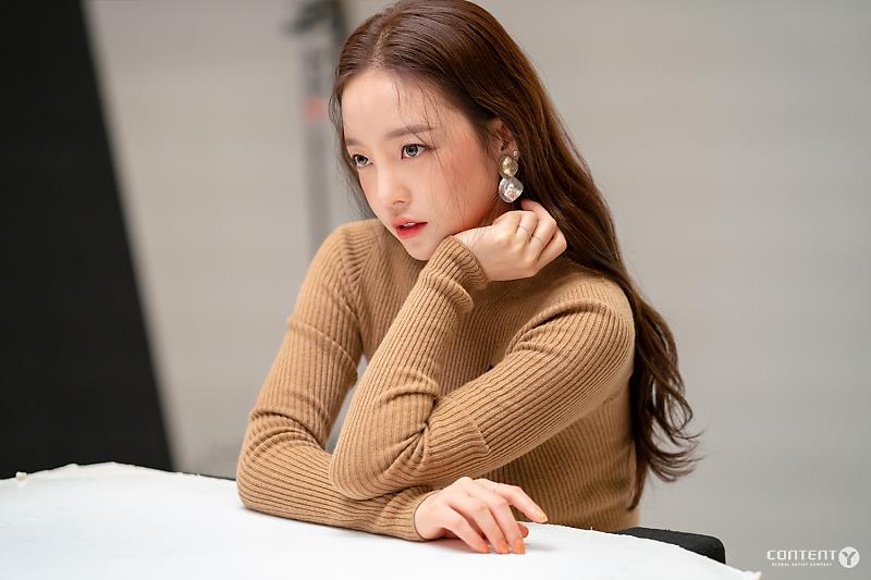 archivehara's tweet photo. Goo Hara for Cosmolitan Beauty September 2018 issue behind the scenes #구하라 #クハラ °•♡ https://t.co/aGDMqR5BDR