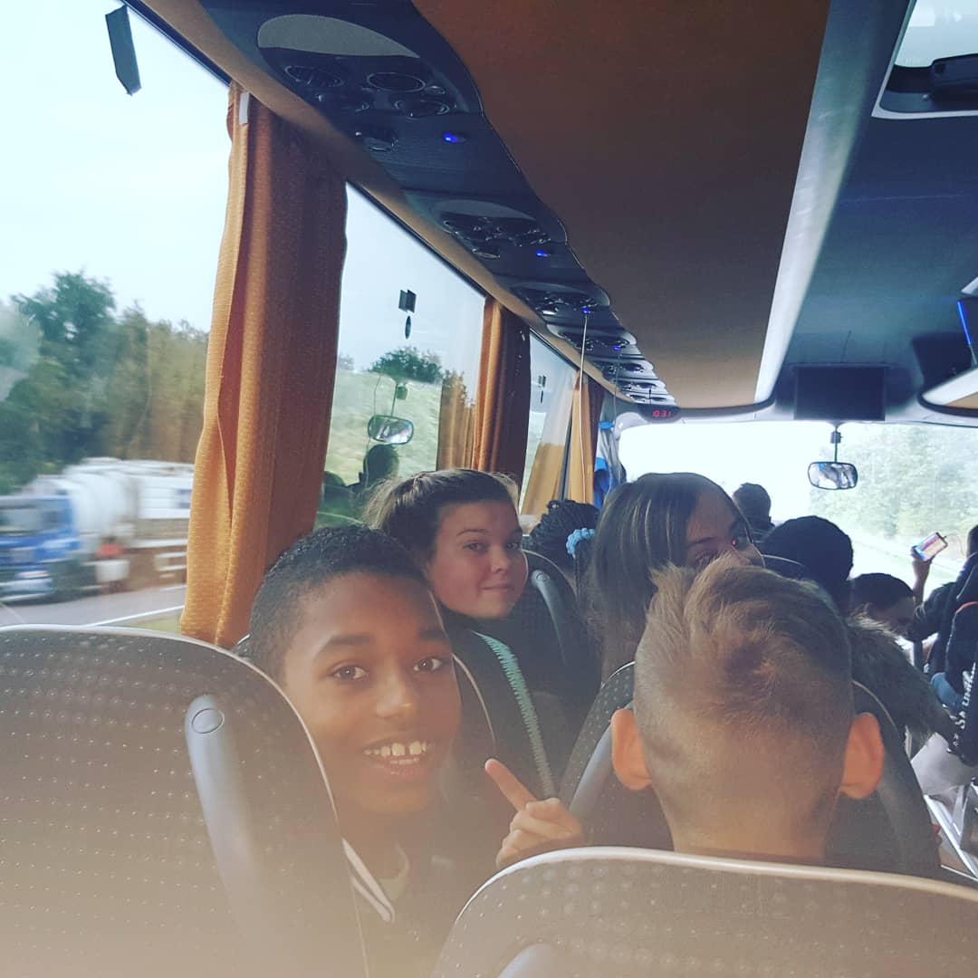 StedelijkColl's tweet photo. De brugklassen zijn op kamp. Het is een feestje. Vanavond gaan de voetjes van de vloer tijdens de disco! https://t.co/8hMzxuD8ZU